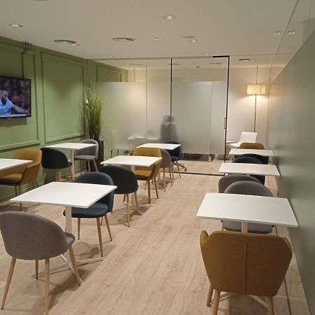 Hellosky Air Rooms Madrid Exteriör bild